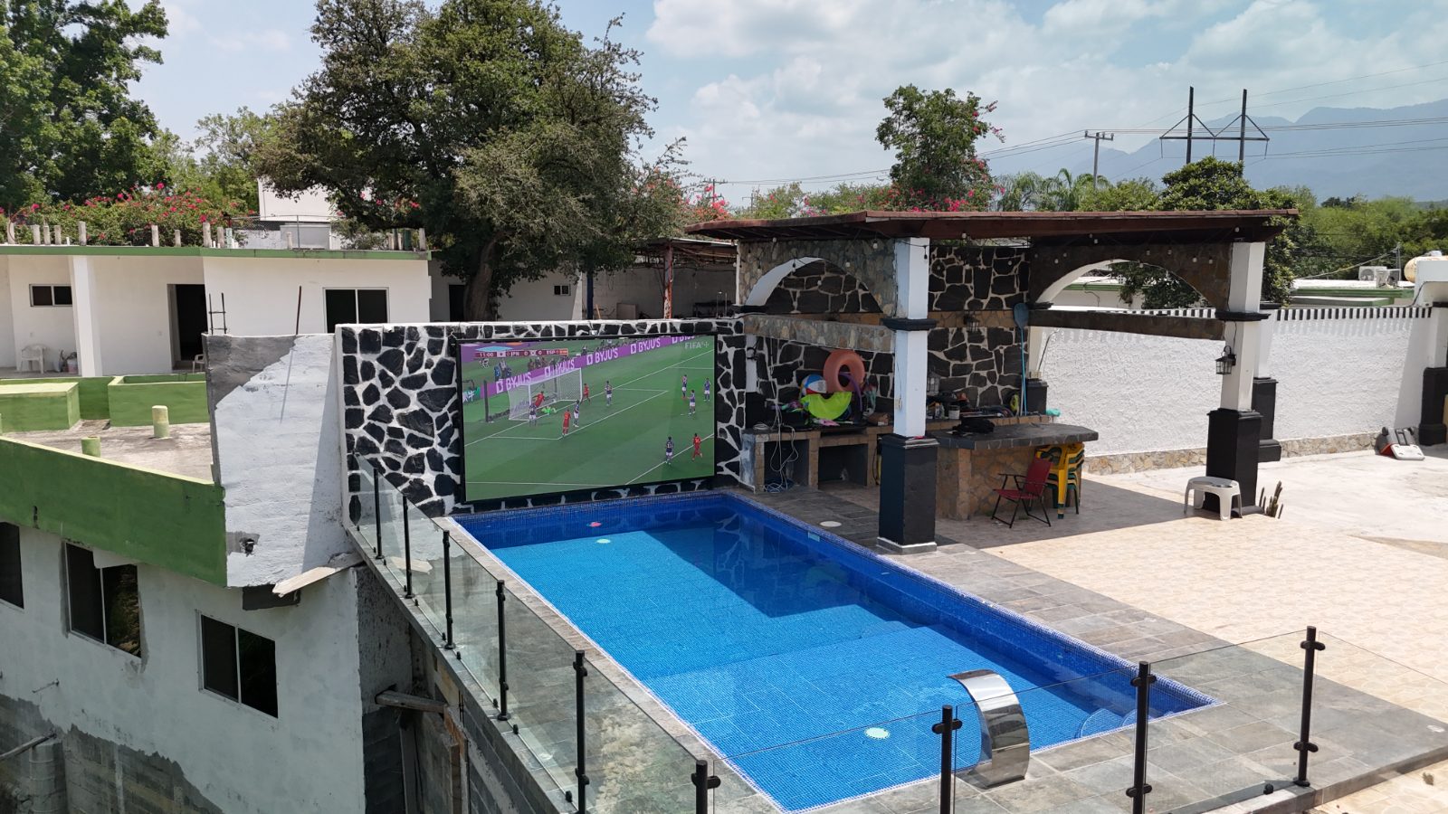 810 - Alberca Residencial Pantalla LED Exterior - P2.97 9 810 Pantalla Residencial Alberca P297 35 x 2 1